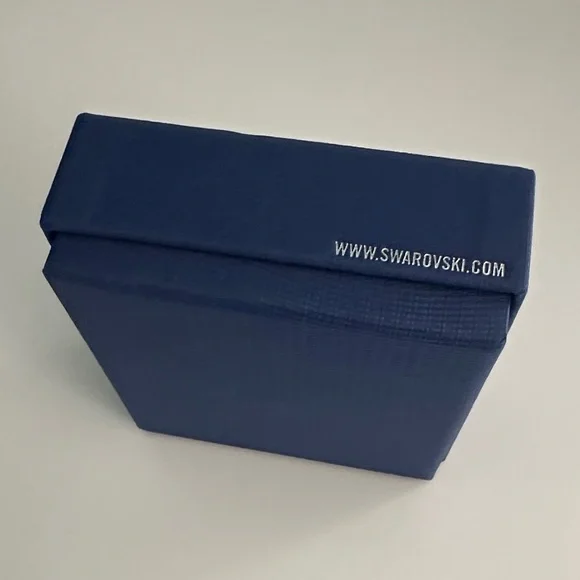 Swarovski Box Earrings - Picture 3 of 7